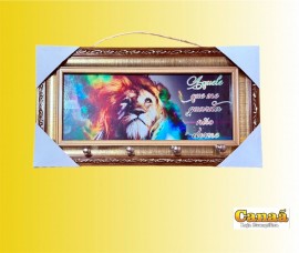 Porta chave moldura dourada de madeira com vidro ( Aquele que te guarda n�o dorme le�o aquarela)