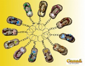Chaveiro chinelo em MDF com 12 peas 