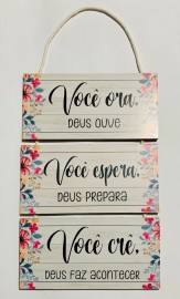 Quadro decorao corda com 3 placas de madeira (Voc ora Deus ouve...),cada