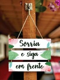 Quadro plaquinha decorativa com 3 partes e barbante (Sorria e siga em frente) 