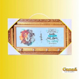 Porta chave moldura dourada de madeira com vidro ( Le�o aquarela/ Yeshua/ Ainda que eu andasse)