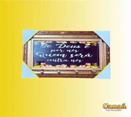 Porta chave moldura dourada de madeira com vidro ( Se Deus � por n�s quem ser� contra n�s, floral com fundo preto) 