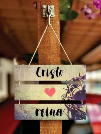 Quadro plaquinha decorativa com 3 partes e barbante (Cristo <3 Reina) 