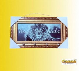 Porta chave moldura dourada de madeira com vidro ( Le�o de Jud� raios azul) 