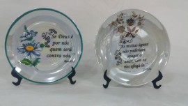 PRATO PORCELANA MDIO  COM SUPORTE,CADA