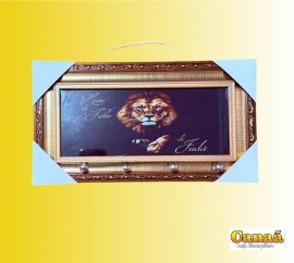 Porta chave moldura dourada de madeira com vidro ( Le�o da tribo de Jud� fundo preto)