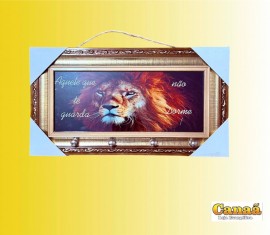 Porta chave moldura dourada de madeira com vidro ( Aquele que te guarda n�o dorme rosto le�o grande)