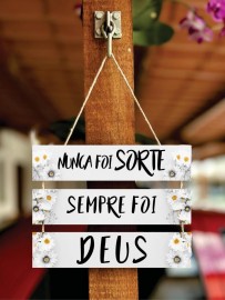 Quadro plaquinha decorativa com 3 partes e barbante (Nunca foi sorte sempre foi Deus) 