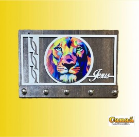 Porta chaves madeira modelo novo (Leo aquarela )