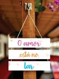 Quadro plaquinha decorativa com 3 partes e barbante (O amor est� no lar) 