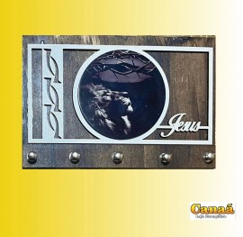 Porta chaves madeira modelo novo (Leo e coroa - preto e branco )